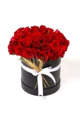Siyah Silindir Kutuda Gerçek Görünümlü Yapay Kırmızı Gül Dekoratif Kutu