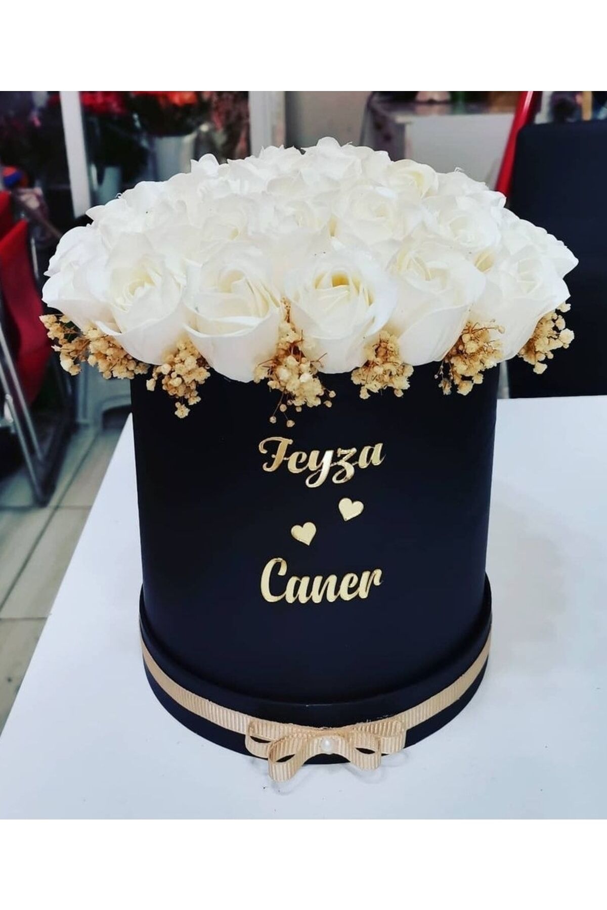 Silindir Kutuda Gerçek Görünümlü Yapay Kadife Gül Kız Isteme Buketi Hediyelik Çiçek