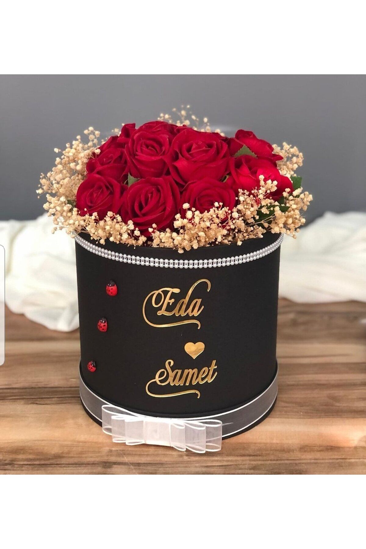 Silindir Kutuda Gerçek Görünümlü Yapay Kadife Gül Kız Isteme Buketi