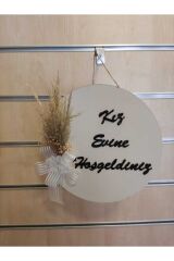 Kız Evine Hoşgeldiniz Yazılı Ahşap Kapı Süsü 28*28 Cm