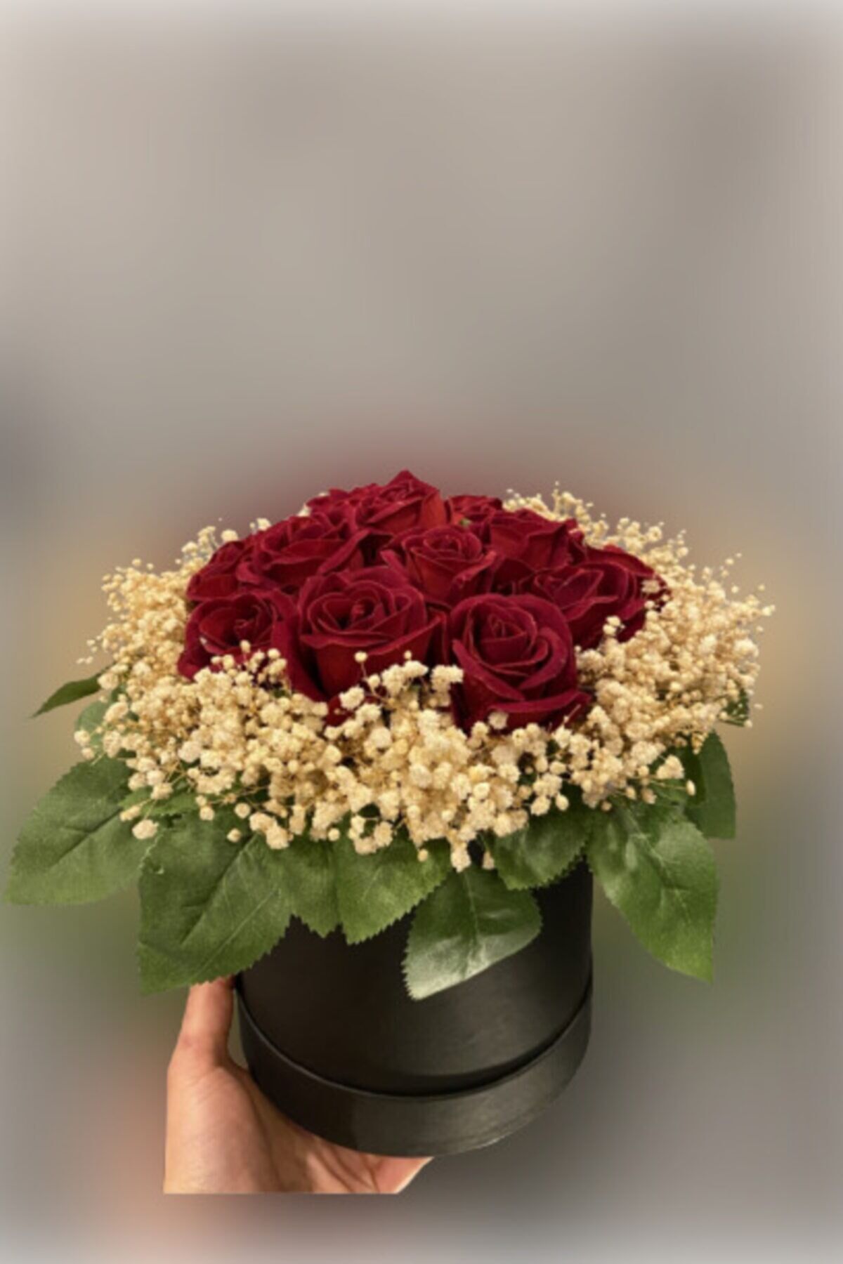 Siyah Silindir Kutuda Gerçek Görünümlü Yapay Kırmızı Gül Dekoratif Kutu