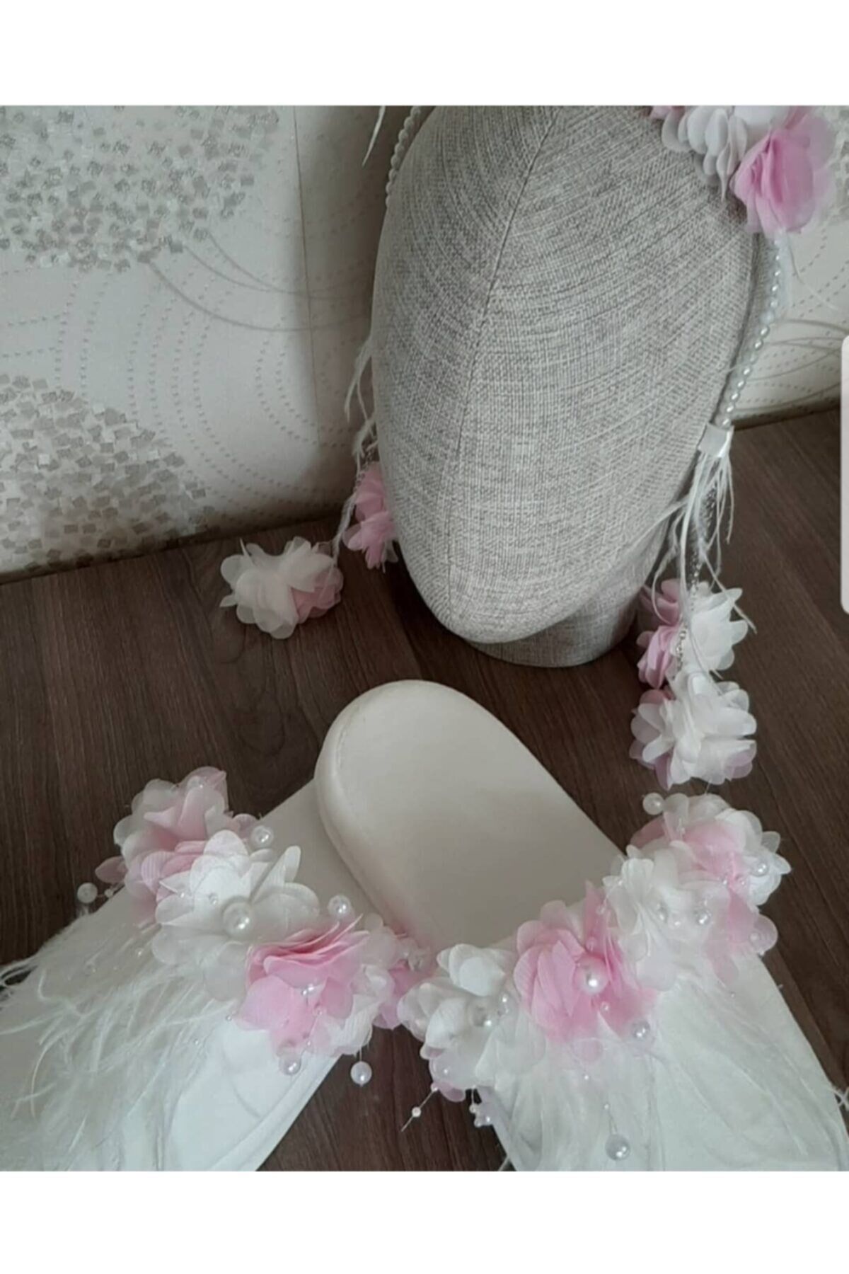 Sarkan Küpeli Lohusa Tacı Ve Lohusa Terlik Seti Pembe Beyaz