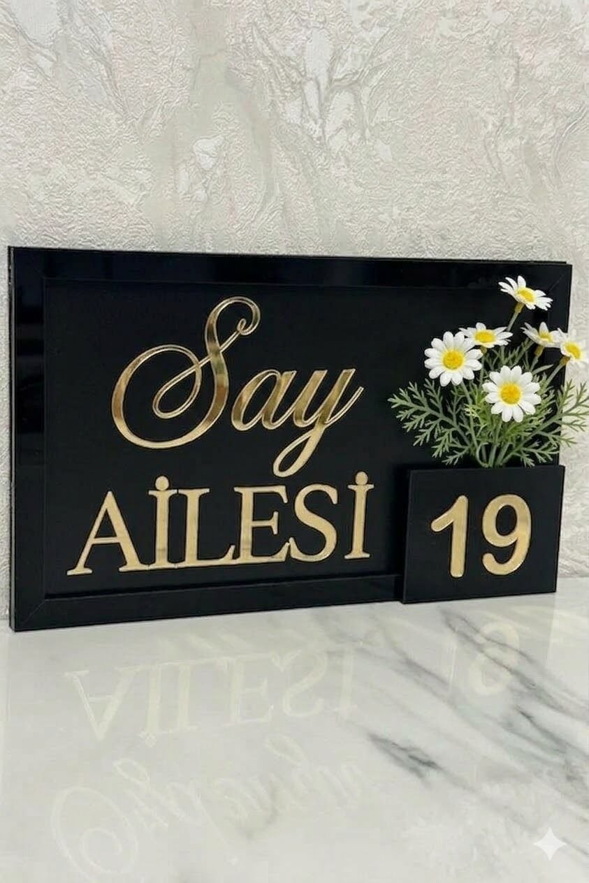 Kişiye Özel Aile İsmi ve Kapı Numarası Tabelası Kapı Süsü Yapay Papatyalı Çerçeveli