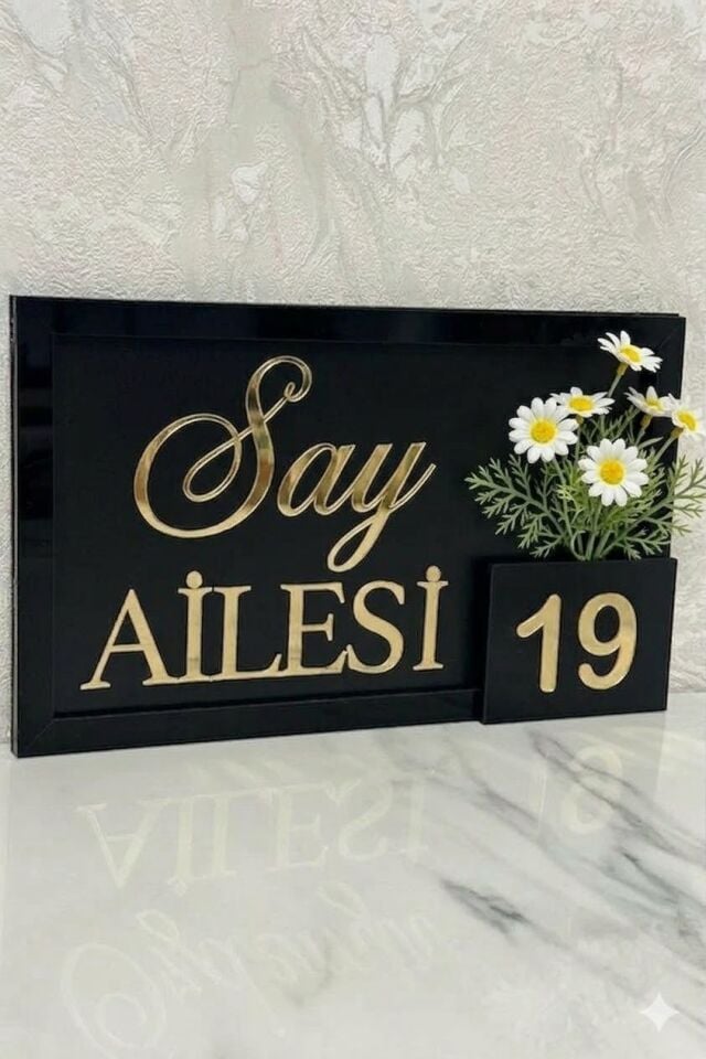 Kişiye Özel Aile İsmi ve Kapı Numarası Tabelası Kapı Süsü Yapay Papatyalı Çerçeveli