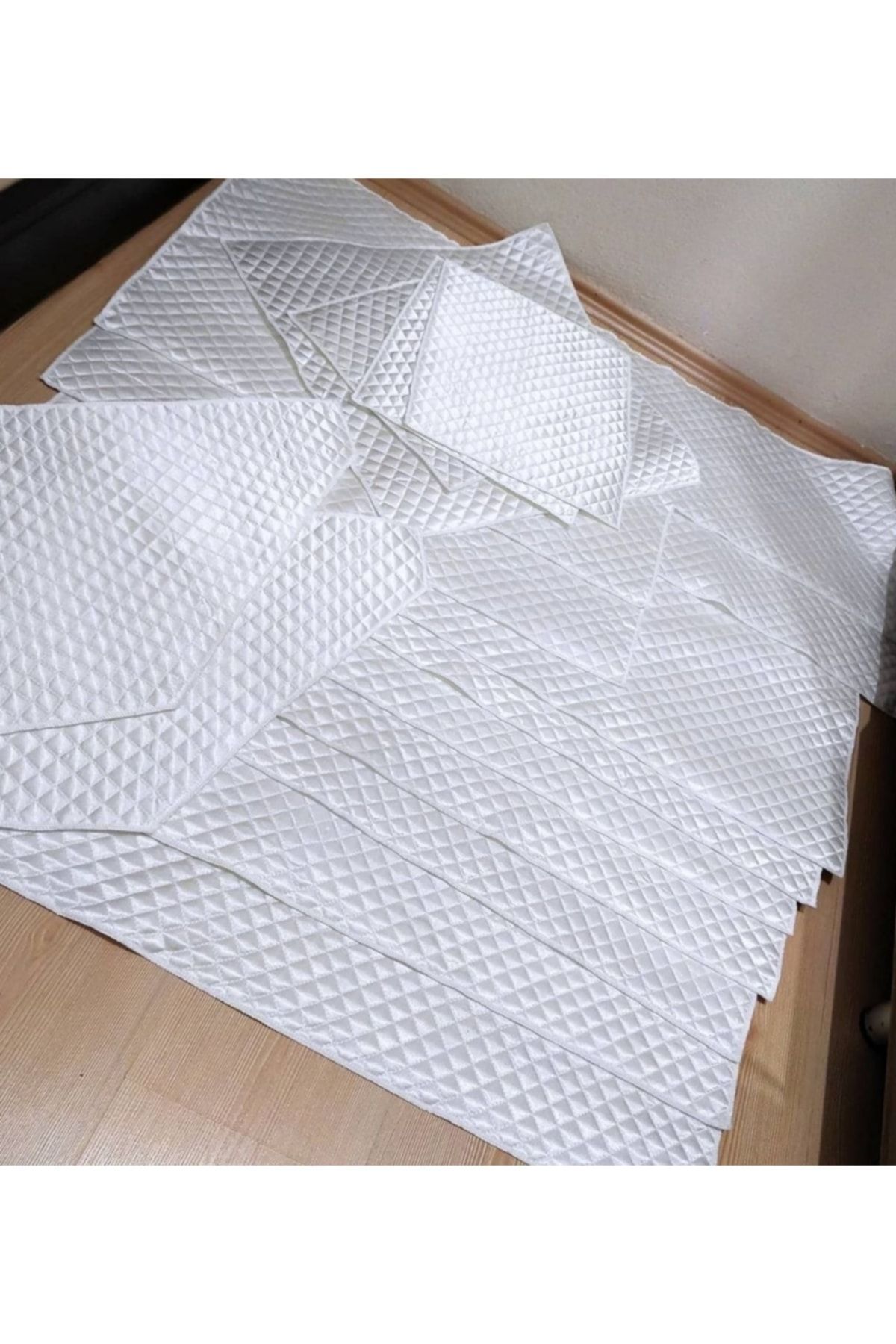 Dolap Içi Kapitone Güpürsüz 4kenarı Overloklu Raf Örtüsü En 50cm Boy 10 Metre Kırık Beyaz