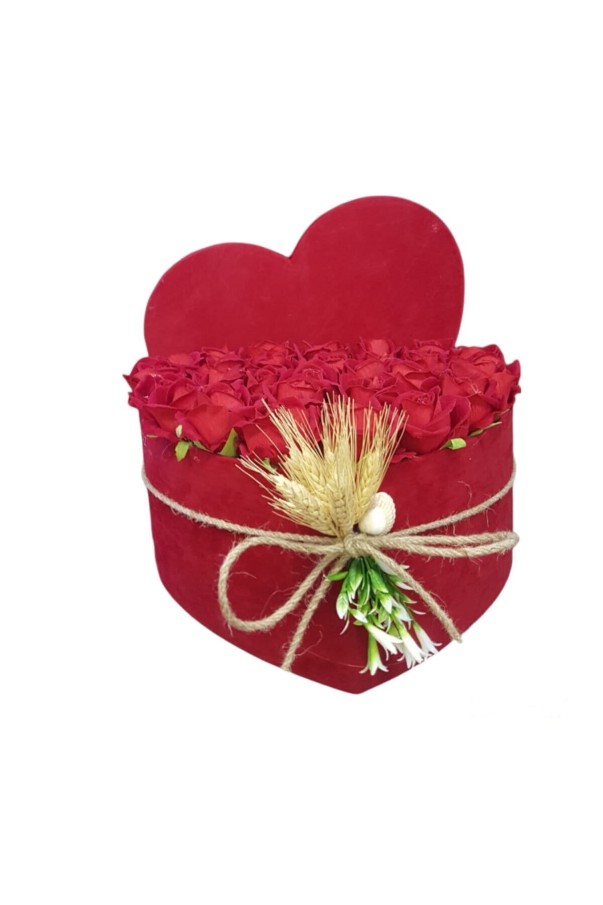 Kırmızı Kadife Kalpli Kutuda Gerçek Görünümlü Yapay Kadife Güller
