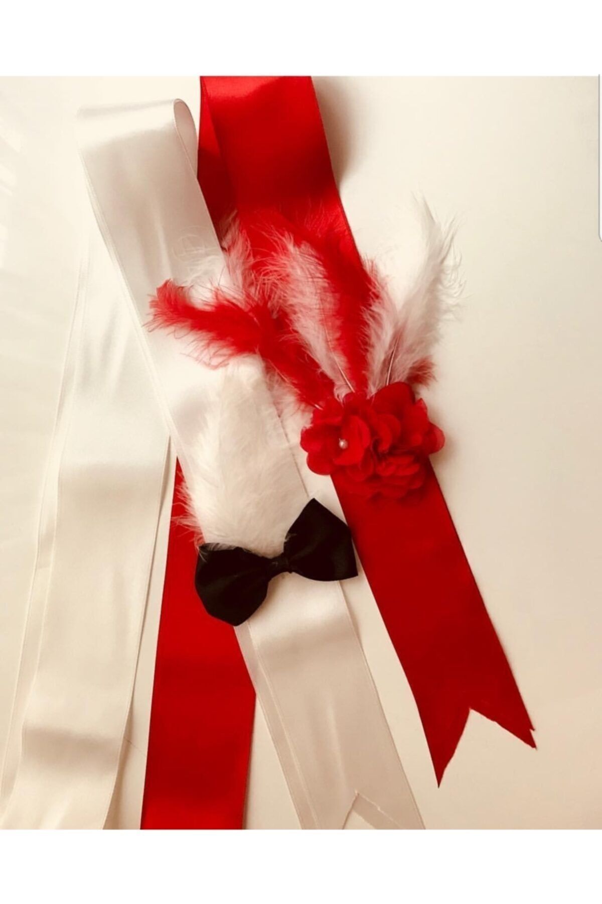 Lazer Güllü Tüylü Gelin Ve Damat Için Saten Takılık Beyaz Kırmızı
