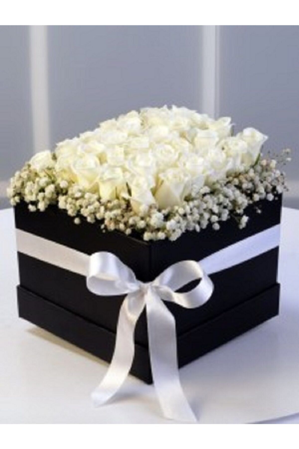 Kare Kutuda Gerçek Görünümlü Yapay Kadife Gül Kız İsteme Buketi