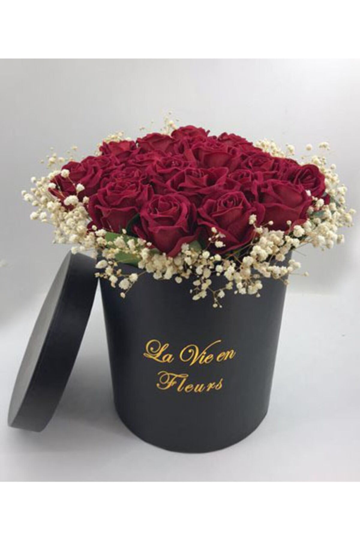 Silindir Kutuda Kadife Gül ve Doğal Cipsolu Kız İsteme Buketi
