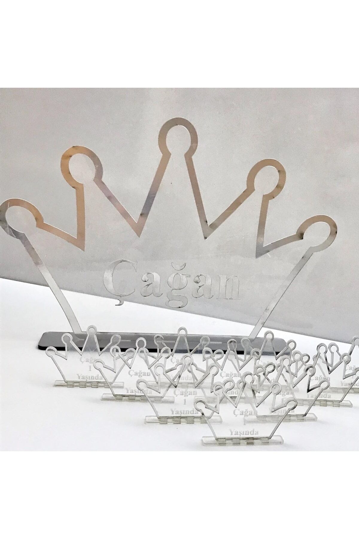 Gümüş Aynalı Pleksi Isimlik Bebek Isimlik, Ve 10 Adet Isimlik Magnet 1 Yaş Magnet