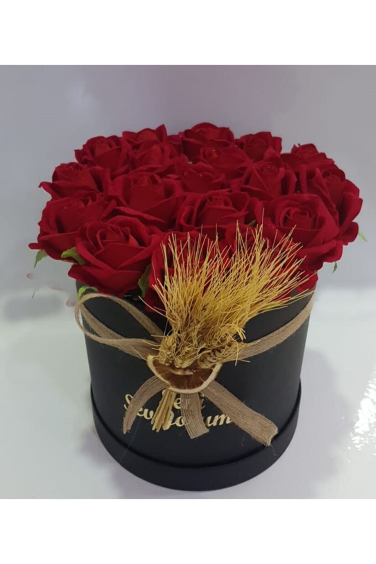 Kırmızı Silindir Kutuda Kadife Güller