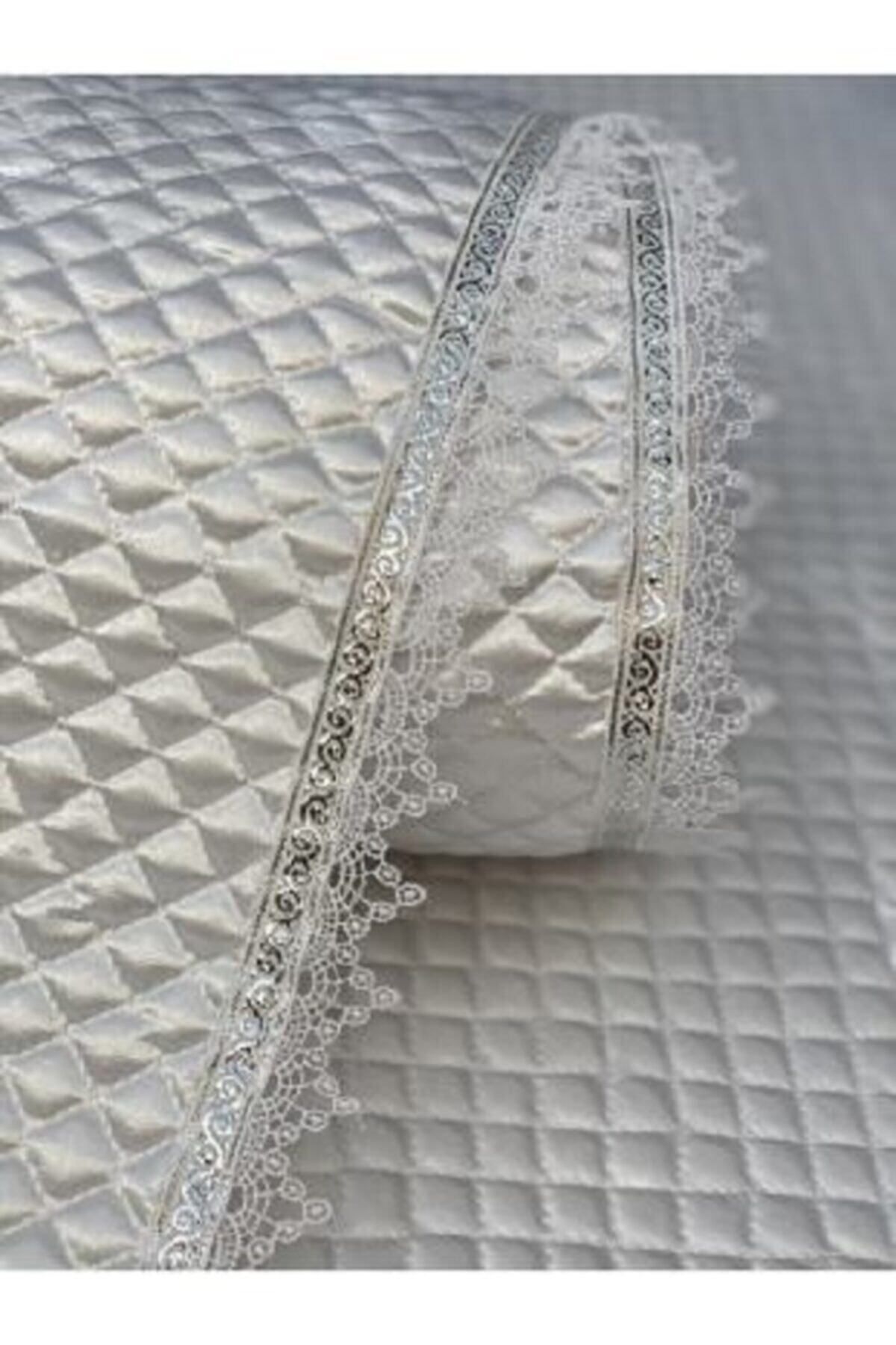 Dolap Içi Beyaz Kapitone Güpürlü Gümüş Sutaşlı Raf Örtüsü En 50 cm Boy 6 m