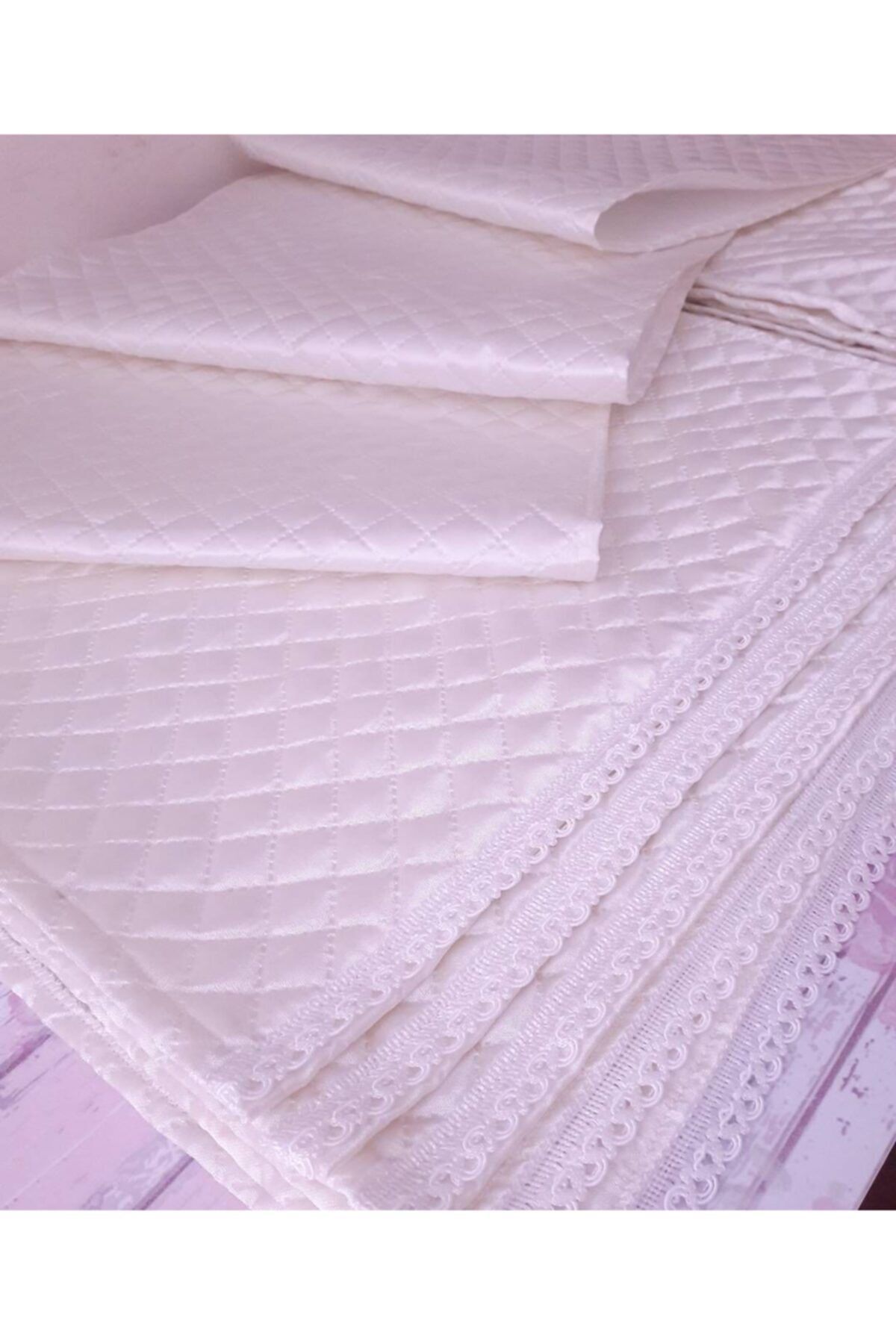 Dolap Içi Kapitone Güpürlü Raf Örtüsü En 50cm Boy 150cm Beyaz