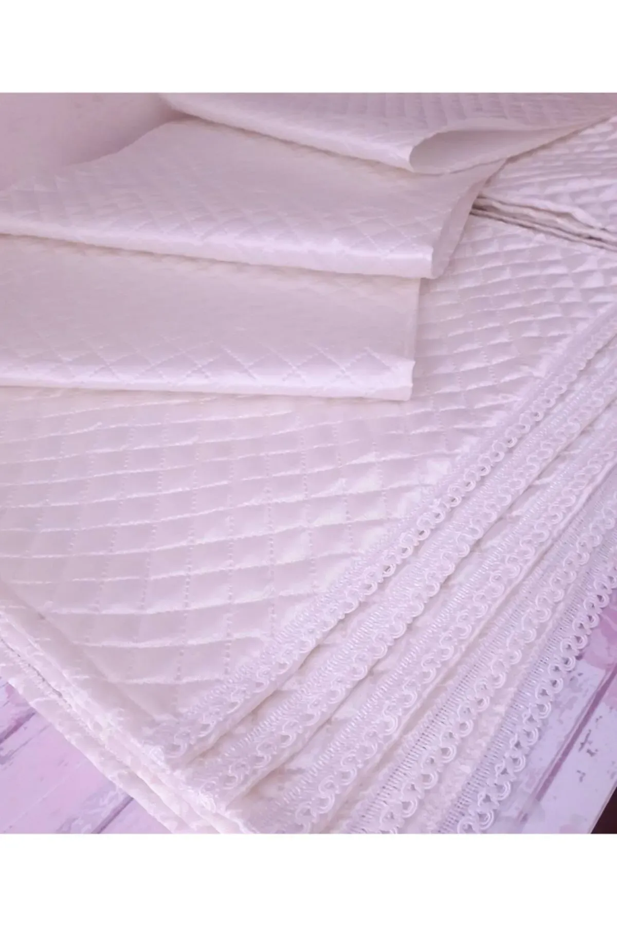 Dolap Içi Kapitone Güpürlü Raf Örtüsü En 35cm Boy 150cm Beyaz