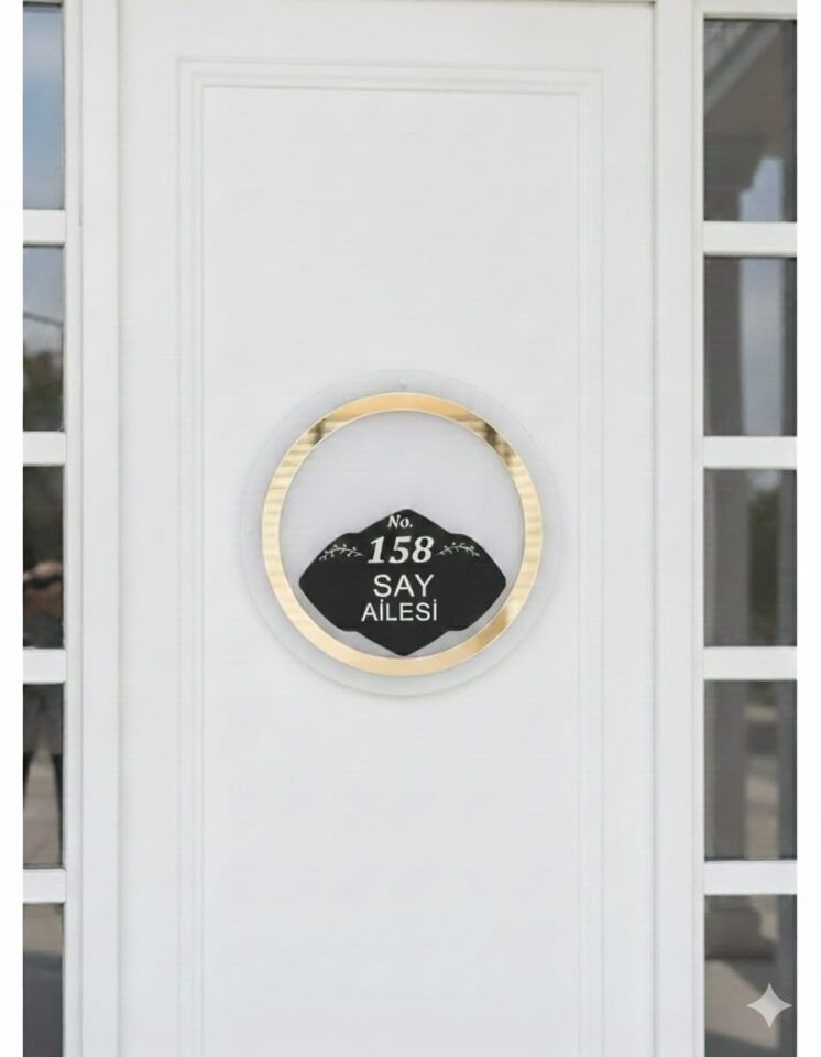 Kişiye Özel İsimli Şeffaf Pleksi Kapı Süsü Duvar Dekoru 28x28 Ölçüde