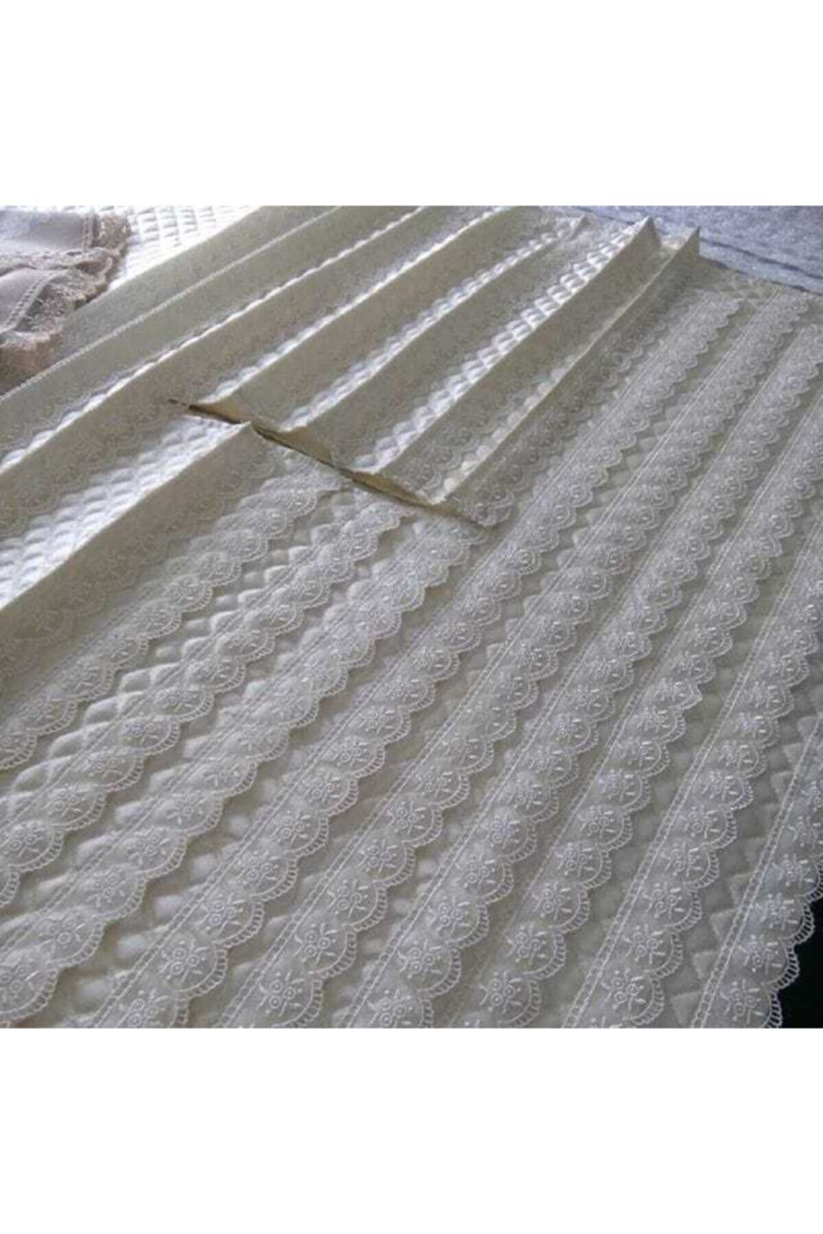 Dolap Içi Kapitone Güpürlü Raf Örtüsü En 50cm Boy 400cm Beyaz